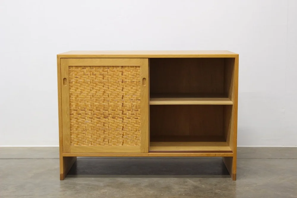 Hans.J.Wegner RY Mobler DENMARK キャビネット Hans Wegner oak and rattan cabinet - model RY100 - Ry Mobler